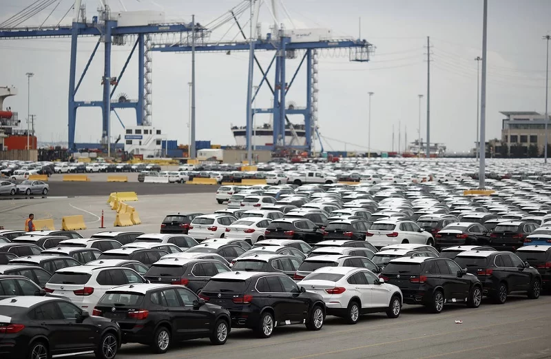 Motor vehicle importation yard with port handling